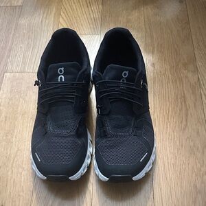 On Cloud 5 Women’s Black and White Running Sneakers